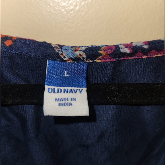 Old Navy Top Women's Sz L Blue White Blouse Ikat Aztec Lightweight Short Sleeve - Picture 7 of 9